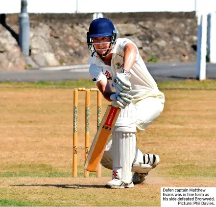  ?? ?? Dafen captain Matthew Evans was in fine form as his side defeated Bronwydd.
Picture: Phil Davies.