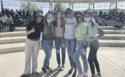  ?? PHOTO GISSELLE DUARTE ?? Southwest High School Associated Student Body members host karaoke during lunch as part of their Social Awareness week on Nov. 17.