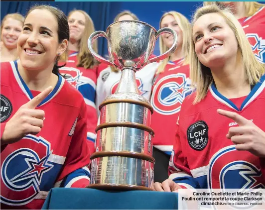  ??  ?? Caroline Ouellette et Marie-Philip Poulin ont remporté la coupe Clarkson dimanche.