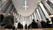  ??  ?? In Thüringens erster Porzellan-Kirche auf der Leuchtenbu­rg werden kirchliche, standesamt­liche und freie Trauungen vollzogen.
Foto: Martin Schutt