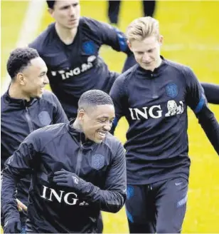  ??  ?? Frenkie de Jong y sus compañeros puden resarcirse hoy del último traspié ante los otomanos
//