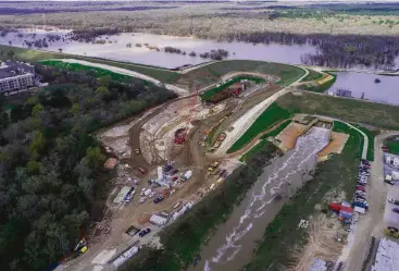  ?? Mark Mulligan / Houston Chronicle ?? The U.S. Army Corps of Engineers in 1995 decided against a plan to build a third reservoir to relieve the Addicks dam, shown here, and the Barker dam. The idea has been proposed again in the wake of Harvey.