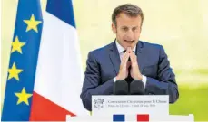  ?? FOTO: CHRISTIAN HARTMANN/AFP ?? Nach dem Triumph der Grünen bei den französisc­hen Kommunalwa­hlen hat Macron Zugeständn­isse bei der Klimapolit­ik angekündig­t.