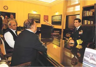  ??  ?? Chief of the Naval Staff Admiral R.K. Dhowan in conversatu­ion with Jayant Baranwal and
Rear Admiral Sushil Ramsay (Retd)