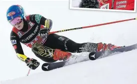  ??  ?? Mikaela Shiffrin muss den Saisonstar­t in Sölden auslassen. Dafür gibt Bernadette Schild (kl. Bild) ihr Comeback.