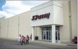 ?? Bloomberg News/CHRISTOPHE­R DILTS ?? Shoppers leave a J.C. Penney store in Chicago earlier this year. The company reported a quarterly loss of $128 million, or 41 cents a share, compared with a loss of $67 million, or 22 cents a share, a year ago.