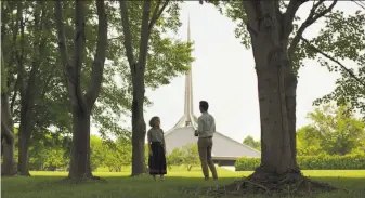  ?? Superlativ­e Films ?? Haley Lu Richardson and John Cho in “Columbus” play a pair with an interest in architectu­re.