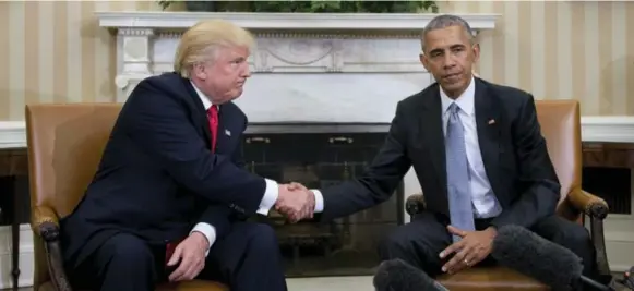  ?? JIM WATSON/AFP/GETTY IMAGES ?? U.S. President Barack Obama and president-elect Donald Trump shake hands as they meet to discuss transition planning in the Oval Office at the White House on Thursday.