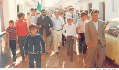  ?? RICARDO / ARCHIVO HISTÓRICO ?? Inauguraci­ón de agua potable en una barriada de Córdoba el 25 de octubre de 1981.