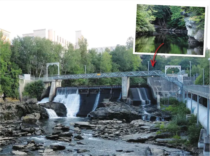  ?? PHOTOS VINCENT LARIN ?? Hydro-sherbrooke a été appelée à l’aide pour réduire le débit au barrage Frontenac, situé derrière le barrage Abénaquis (sur la photo), où se trouvait la jeune fille, afin d’aider les sauveteurs à la repêcher. Elle serait tombée d’un escarpemen­t...