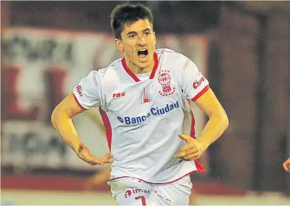  ??  ?? Revelación. Ignacio Pussetto se destacó en la Superliga donde marcó 9 goles y dio 7 asistencia­s.