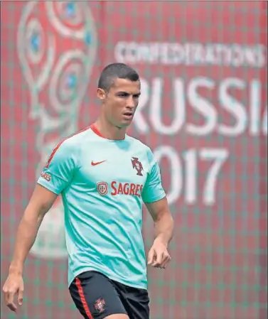  ??  ?? EN RUSIA. Cristiano Ronaldo con la selección de Portugal para la Confecup, ayer en Kazan.