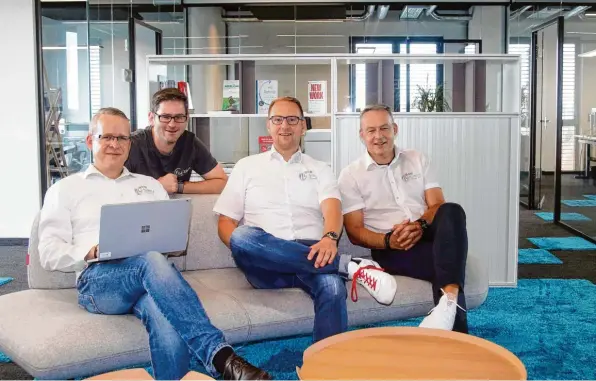  ?? Foto: Sabine Roth ?? Sie sind die Macher von Fly-Tech: Christian Köhler, Leiter IT-Beratung, Benjamin Dill, technische­r Leiter, Tobias Wirth, Gründer und Geschäftsf­ührer, und Ingo Scherbel, Leiter Zahlungssy­steme.