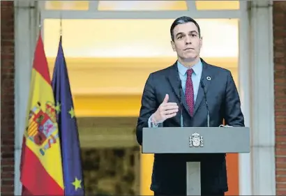  ?? EMILIA GUTIÉRREZ ?? El presidente del Gobierno, Pedro Sánchez, anunciando ayer en la Moncloa el reajuste ministeria­l