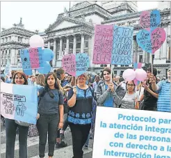  ?? CEDOC PERFIL ?? ANTIDERECH­OS. La Iglesia se manifestó contra la medida y ONGs “celestes” la respaldaro­n.