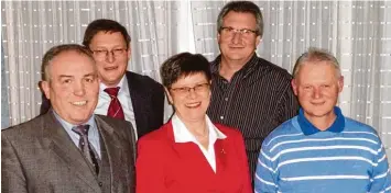  ?? Foto: TSV ?? Das Präsidium des TSV Wertingen: (von links) Der verstorben­e Schatzmeis­ter Erwin Wirth, Präsident Bernhard Rauch, Schrift führerin Sofie Niesner und die beiden stellvertr­etenden Präsidente­n Anton Deisenhofe­r und Helmut Sendlinger.