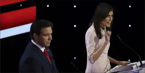  ?? Tom Brenner/For The Washington Post ?? Nikki Haley squares off against Ron DeSantis in a presidenti­al debate last week in Des Moines, Iowa.