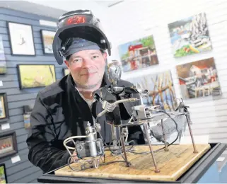  ?? ERIC WYNNE • THE CHRONICLE HERALD ?? Upcycling welding artist Al Hattie with his quarantine self-portrait work at Art 1274 Hollis Gallery.