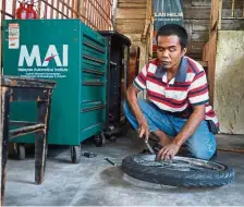  ??  ?? Independen­t businessma­n: Azhar has been operating his workshop since 2008.