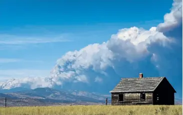  ?? Matthew Jonas, Daily Camera ?? A smoke plume from the Cameron Peak fire, burning northwest of Fort Collins, is seen from Vermillion Road near Longmont on Wednesday.