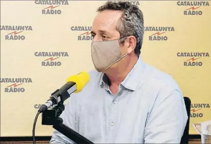 ?? ÒSCAR MARTÍNEZ ?? El exconselle­r Joaquim Forn, que sale de la cárcel para trabajar gracias al 100.2, ayer en Catalunya Ràdio