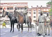  ?? SAMEER SEHGAL/HT ?? Police personnel standing guard on the Heritage Street ahead of the Operation Bluestar anniversar­y in Amritsar.