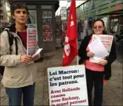  ??  ?? Isabelle Bonnet et Danièle Bartoli, candidates de Lutte ouvrière aux régionales, ici à Nice. (Photo Th. P.)