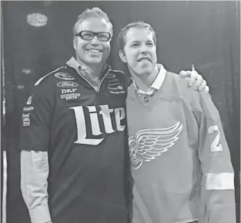  ??  ?? GEORGE SIPPLE, THE DETROIT FREE PRESS Hall of Famer Larry Murphy, left, presented Brad Keselowski with a Red Wings jersey.
