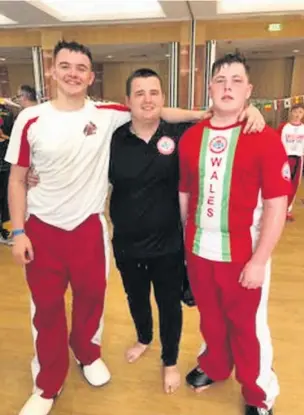  ??  ?? Jack Reece Jones and Billy Jones with coach Darryl Gallagher (centre)