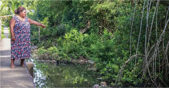  ?? Photo: Viliame Tawanakoro ?? Sainimili Suvewa pointing at the spot where she found the Newborn baby near the bridge that leads to Nadawa Settlement.