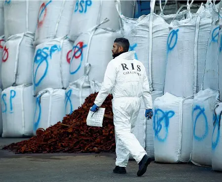  ??  ?? Il caso
Le scorie della fonderia sono state tutte analizzate alla ricerca di tracce di Mario Bozzoli (sopra) sparito nella fabbrica di Marcheno la sera dell’8 ottobre 2015