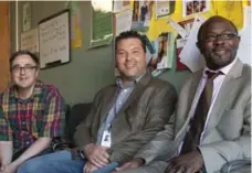  ?? SALVATORE SACCO FOR THE TORONTO STAR ?? “You want to bring your care as close to where people live,” says Dr. Kwame McKenzie, right, deputy director of the schizophre­nia program, with Dr. Ken Harrison, left and peer support worker Marc Loranger.