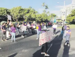  ?? Joseorland­o.delgado@gfrmedia.com ?? La protesta de la Colectiva Feminista en Construcci­ón se llevó a cabo cerca del Puente Dos Hermanos en San Juan.