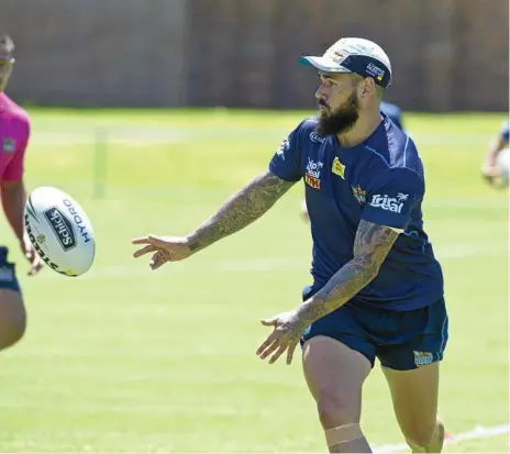  ?? Photo: Kevin Farmer ?? ON THE MOVE: Gold Coast Titans hooker Nathan Peats will play an important role for his side as they look to take down the St George Illawarra Dragons at Clive Berghofer Stadium on Sunday.