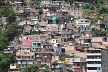  ?? — AFP photos ?? File photo shows view of a neighbourh­ood in the outskirts of northern Tegucigalp­a on July 28, amid the Covid-19 pandemic.