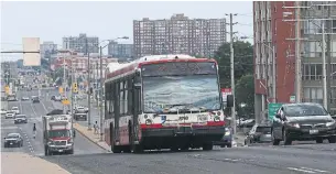 ?? RENÉ JOHNSTON TORONTO STAR FILE PHOTO ?? The mayor’s executive committee approved a plan to create bus lanes along Eglinton Avenue East.