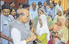  ?? PTI ?? Home minister Rajnath Singh interacts with the families affected by the crossborde­r shelling at RS Pura in Jammu on Friday.