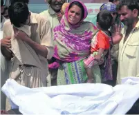  ?? Faisal Kareem / EPA ?? Relatives mourn as the body of a victim in the fireball tragedy is brought to a hospital in Bahawalpur.