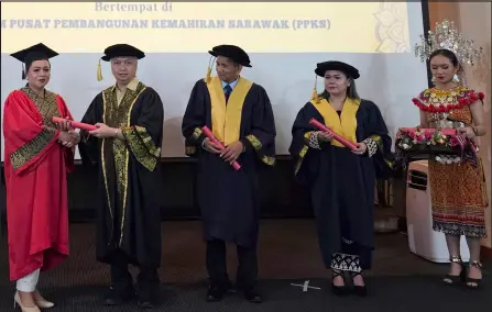  ?? ?? (From left) A Sijil Kemahiran Malaysia graduate accepting her certificat­e from Snowdan during the convocatio­n at Sarawak Skills Developmen­t Centre in Kuching.