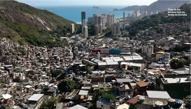  ?? Fotos Ricardo Borges/Folhapress ?? Vista do Rio durante tour na favela da Rocinha