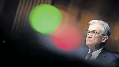  ?? [ AFP/Brendan Smialowski ] ?? Fed-Chef Jerome Powell hebt die Zinsen an – damit steigen auch die Refinanzie­rungskoste­n der Unternehme­n.