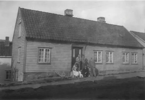  ?? FOTO: PRIVAT ?? Gammelt foto av Waages hus, trolig fra rundt 1930-tallet.