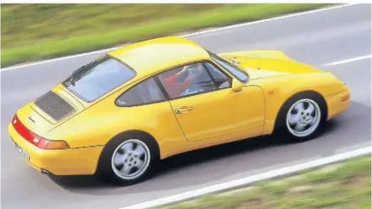  ?? FOTO: PORSCHE/DPA-TMN ?? Bestimmte Modelle des 911 Carrera Coupé (Typ 993) können ab diesem Jahr ein H-Kennzeiche­n bekommen.