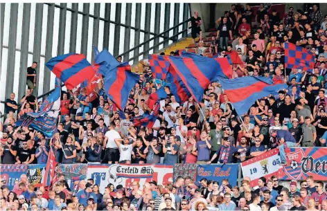  ?? FOTO: LAMMERTZ ?? Do soll es demnächst wieder sein: KFC-Fans sorgen für Stimmung in der Grotenburg.