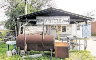  ?? Photos by J.C. Reid / Contributo­r ?? New Zion Missionary Baptist Church Barbecue in Huntsville has closed.