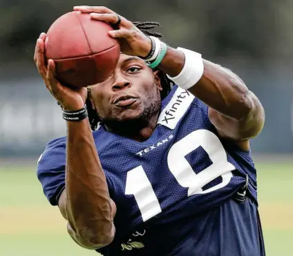  ?? Brett Coomer / Staff photograph­er ?? Texans receiver Chris Conley has always had a way of looking at things differentl­y, his mother says, and a way of solving problems.