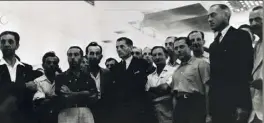  ?? (Photo Bernard de Preville, © Archives municipale­s de Cannes) ?? Un groupe de résistants avec le Dr Picaud (au centre avec une cravate), pendant la Seconde Guerre mondiale.
