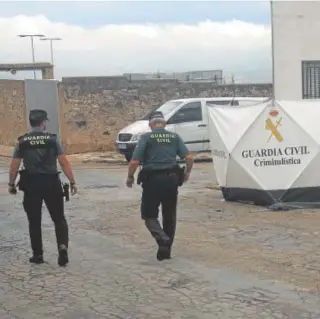  ?? // FRANCIS SILVA ?? Agentes de la Guardia Civil participan en la búsqueda del jornalero