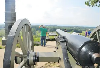  ?? SEAN MALLEN ?? Some 1.1 million people visited the Gettysburg Battlefiel­d in 2016.