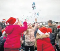  ??  ?? Nezaboravn­i vatromet i koncert Petra Graše za ulazak u 2018. (gore), najmlađi su Novu godinu dočekali već u podne